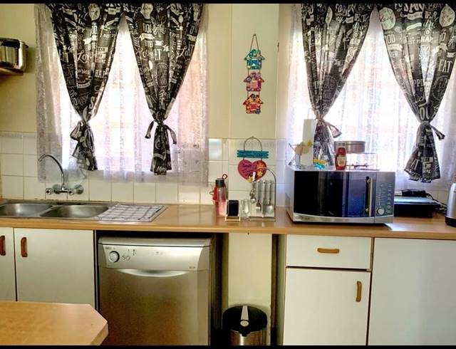 2 BEDROOM APARTMENT FOR SALE IN DIE HOEWES